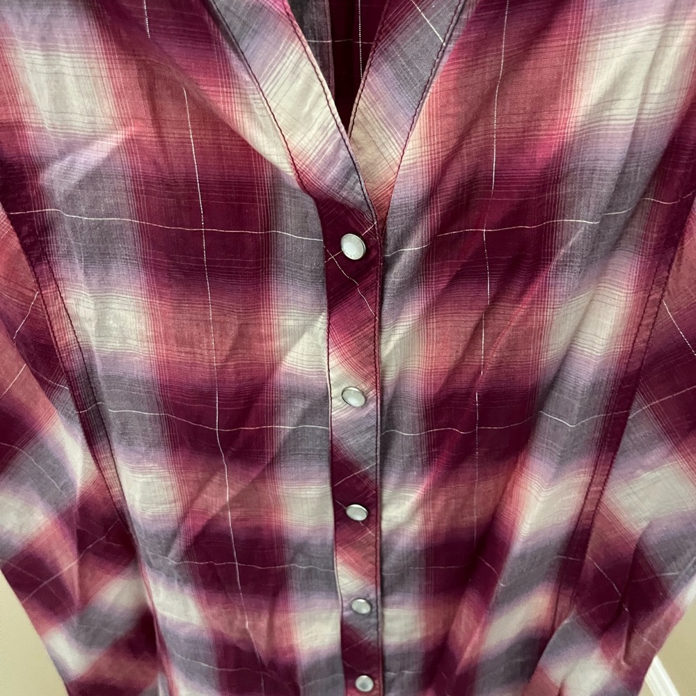 Guess button down blouse - Picture 2 of 6
